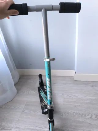 Patinete G 300 azul y negro