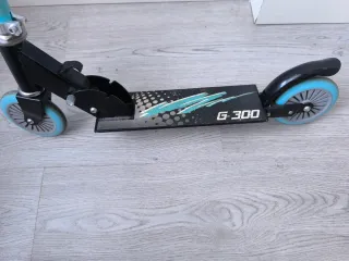 Patinete G 300 azul y negro