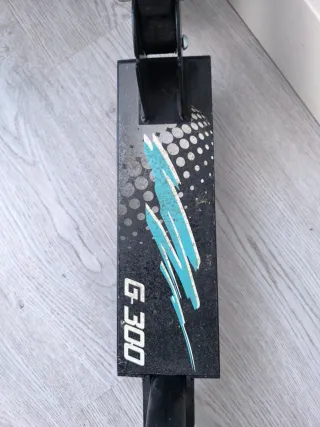 Patinete G 300 azul y negro