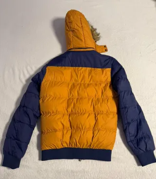 Chaqueta anoraks azul y amarilla