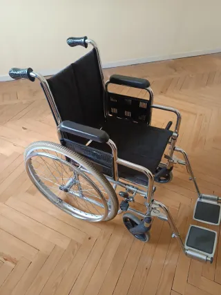 Silla de ruedas ortopédica plegable