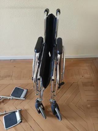 Silla de ruedas ortopédica plegable