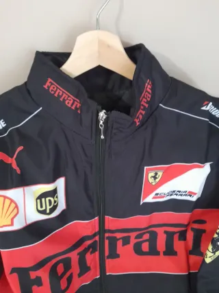 Cazadora con motivos Ferrari