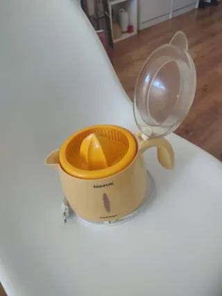 Exprimidor Taurus Amarillo