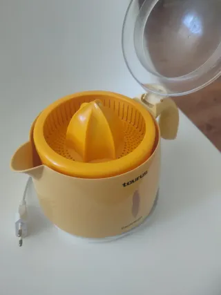 Exprimidor Taurus Amarillo