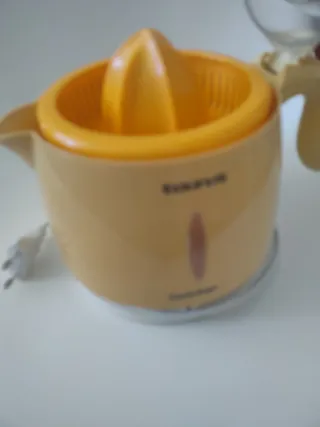 Exprimidor Taurus Amarillo