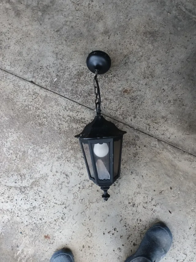 Farol colgante de metal y cristal