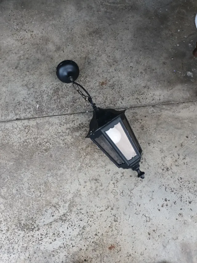 Farol colgante de metal y cristal