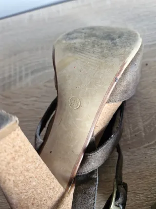 Sandalias tacón cuña corcho tachuelas