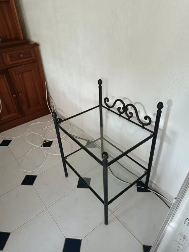 Mesa auxiliar metal y cristal