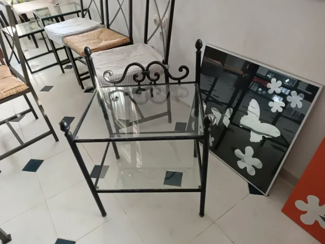 Mesa auxiliar metal y cristal