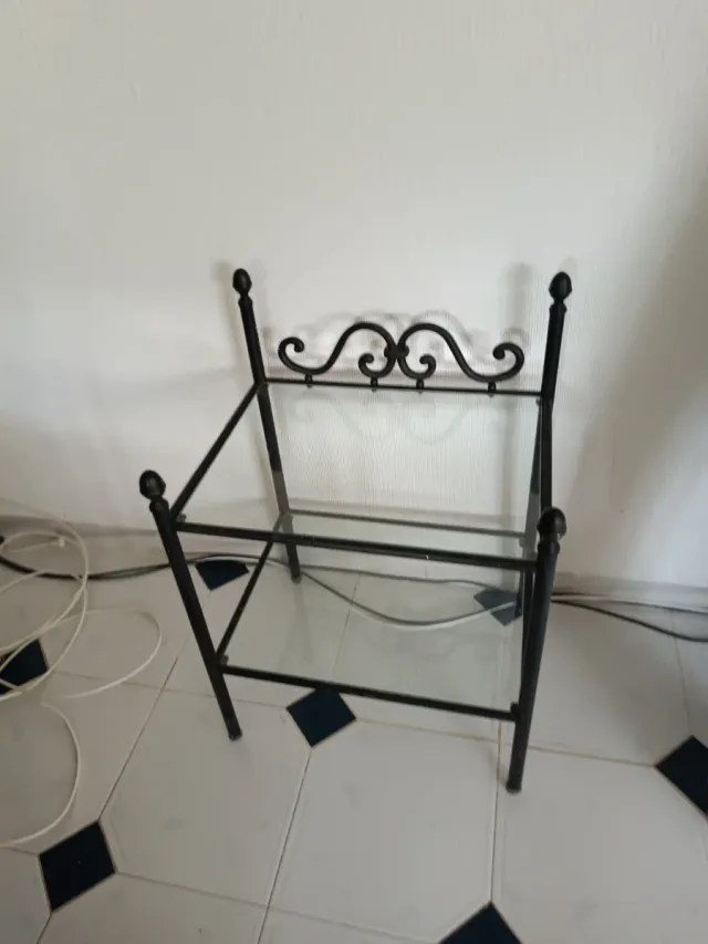 Mesa auxiliar metal y cristal