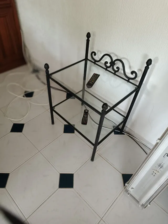 Mesa auxiliar metal y cristal