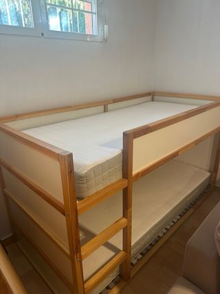 Litera Ikea + somier  LÖNSET y 2 colchones URGE