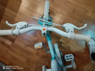 Bicicleta infantil BERG azul y blanca