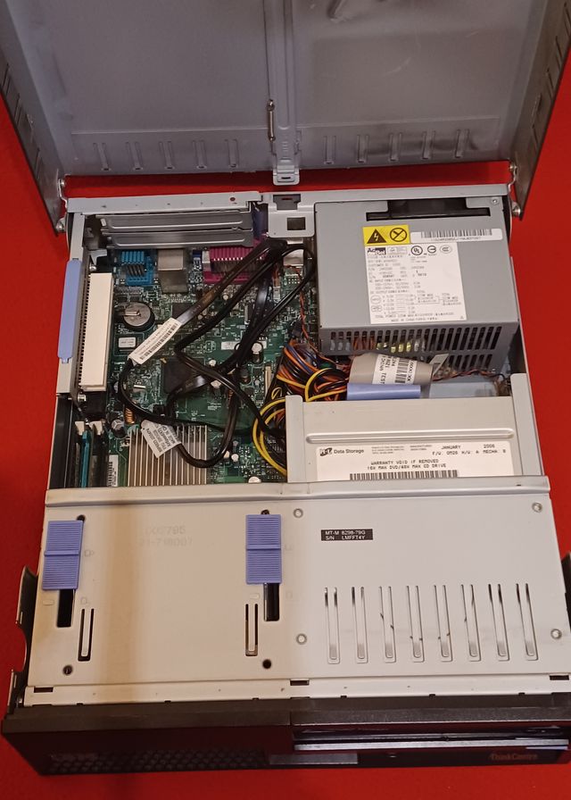 IBM ThinkCentre A52 8298 PC Escritorio