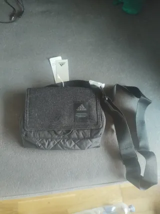 Bolso bandolera Adidas gris y negro
