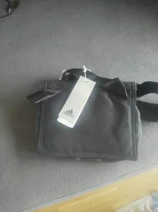 Bolso bandolera Adidas gris y negro