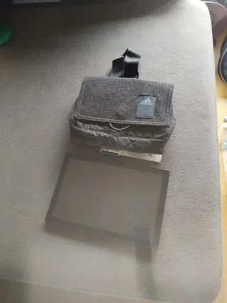 Bolso bandolera Adidas gris y negro