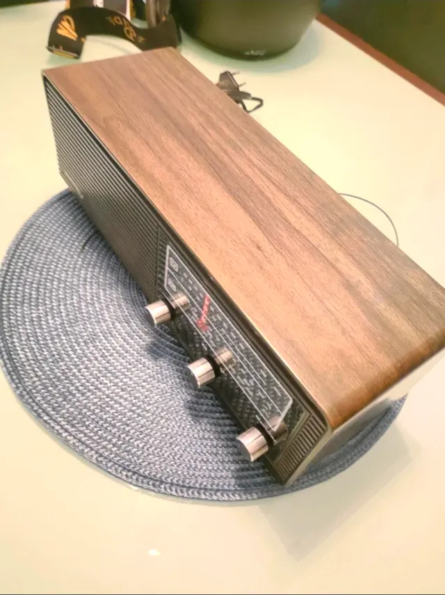 Radio Grundig Vintage Madera y Negro