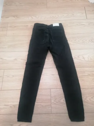 Pantalón vaquero negro