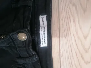 Pantalón vaquero negro