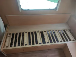 Estructura sofá/cama para caravana