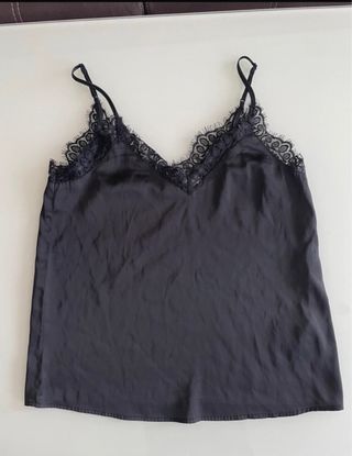 Blusa lencera negra con encaje