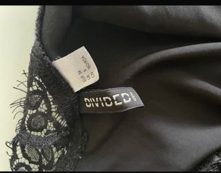 Blusa lencera negra con encaje