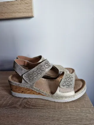 Sandalias de piel plateadas