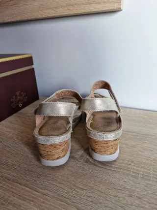 Sandalias de piel plateadas