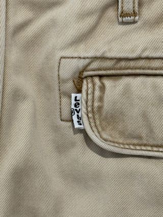 Pantalón Levis Beige Talla 31. Largo 34 hombre