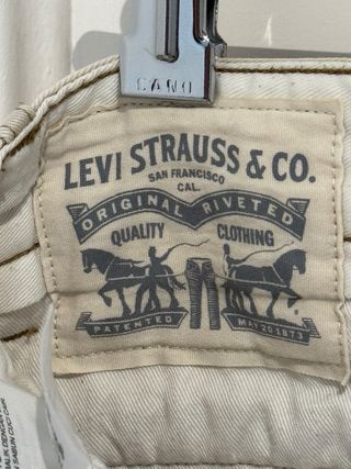 Pantalón Levis Beige Talla 31. Largo 34 hombre