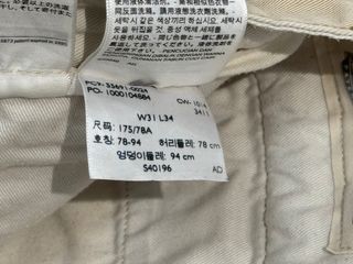 Pantalón Levis Beige Talla 31. Largo 34 hombre