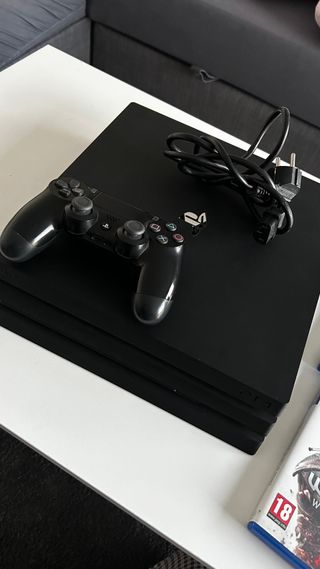 PS4 Pro 1TB Negra + Mando + 7 Juegos