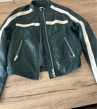 Chaqueta cuero Bershka verde con rayas