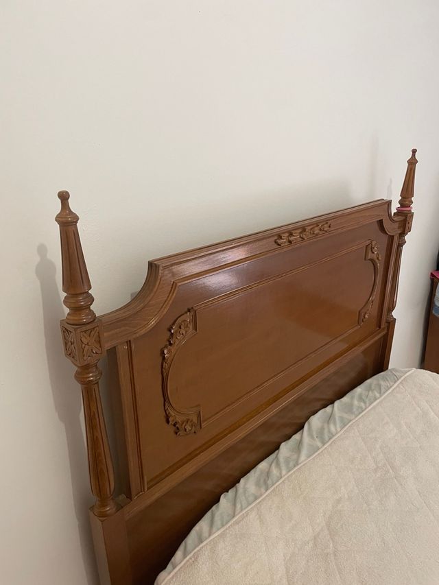 Cama de madera estilo clásico escucho oferta