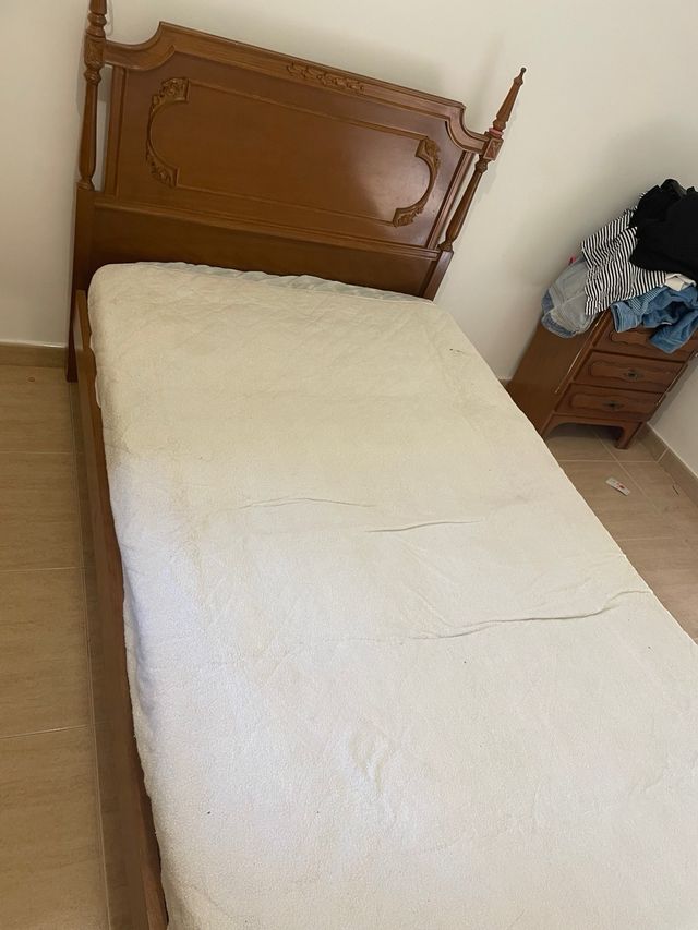 Cama de madera estilo clásico escucho oferta