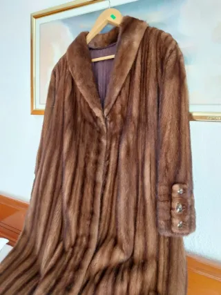 Abrigo de piel auténtica marrón