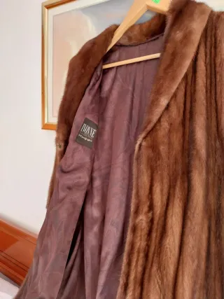 Abrigo de piel auténtica marrón