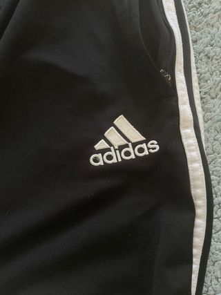 Pantalones Adidas anchos negros y azules