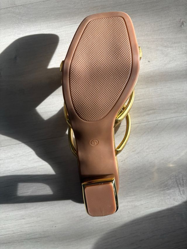 Sandalias doradas talla 39