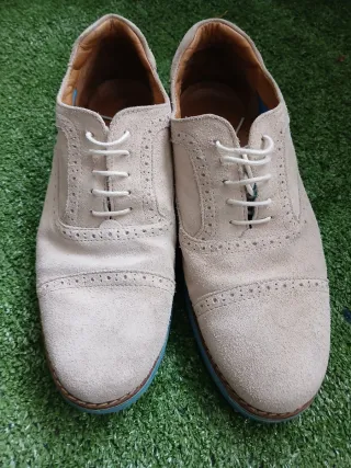 Zapatos de vestir beige y azul