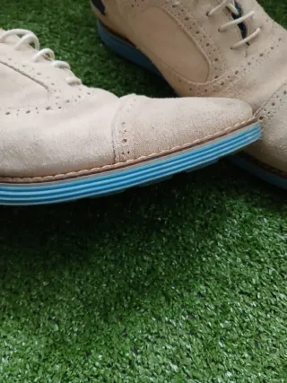 Zapatos de vestir beige y azul