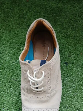 Zapatos de vestir beige y azul
