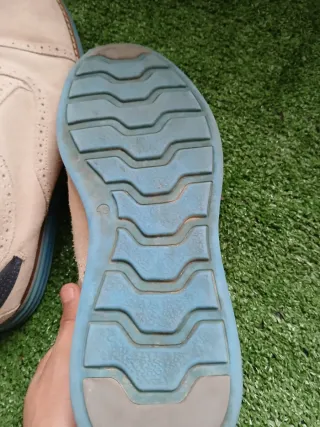 Zapatos de vestir beige y azul