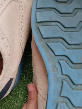 Zapatos de vestir beige y azul