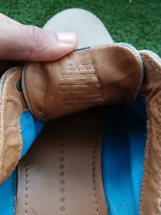 Zapatos de vestir beige y azul