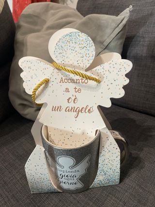 Tazza con angelo decorativo