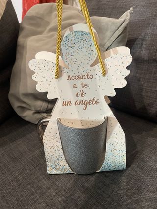 Tazza con angelo decorativo